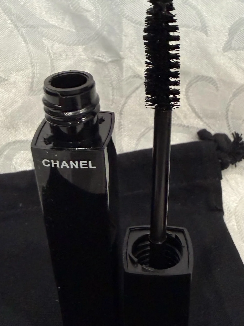 CHANEL Black Length and Curl Mascara 10 Noir New